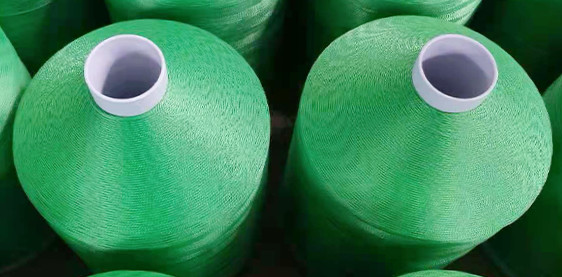 Filamento de poliéster verde fuerte a prueba de abrasión Filamento de costura de prendas de vestir