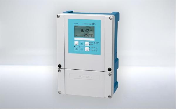 Transmisor de desinfección Endress+Hauser Liquisys CCM253 para el control de la temperatura