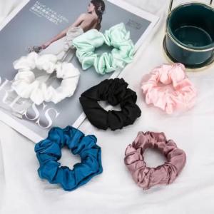 China Custom 22mm Mulberry Silk Scrunchies 0.03kg Elastic Hair Bands supplier