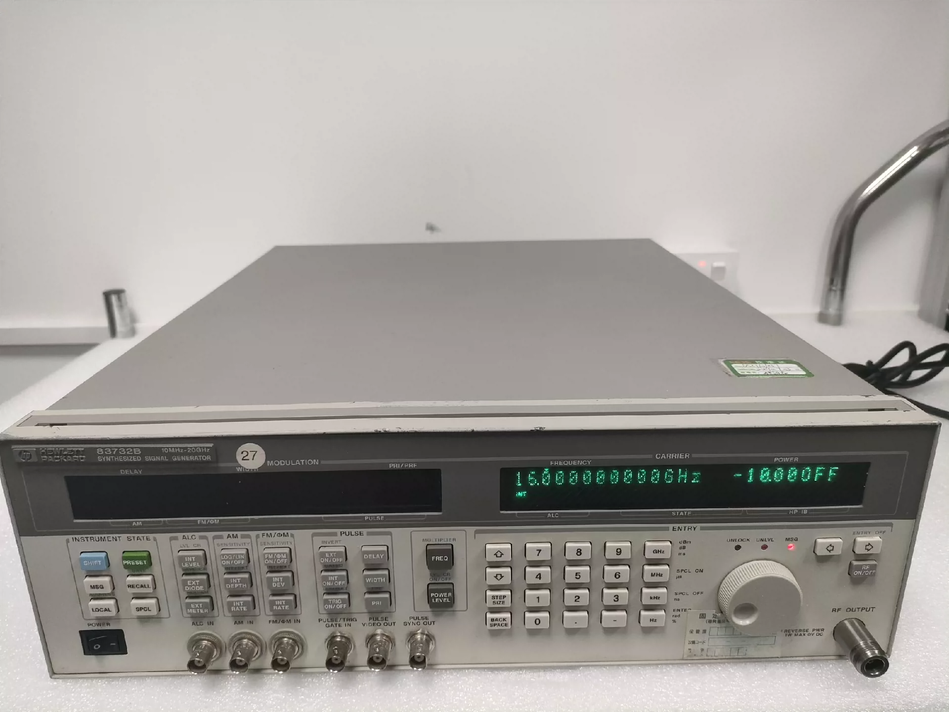 10 MHz – 20 GHz High Purity Synthesized Signal Generator RF Signal Generator HP Agilent 83732B