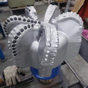 China PDC Forage Bit 17-1/2 pouces 6 lames Diamant PDC Roche Bit de spécifications API wholesale