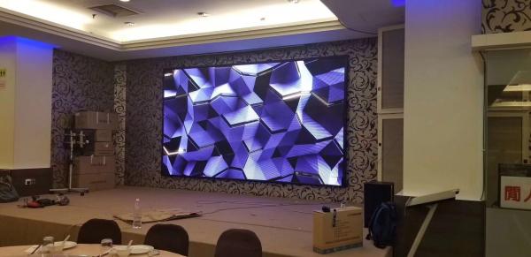 Black SMD Full Color Indoor LED Screens 4.8mm Pixel Pitch Synchronism Control