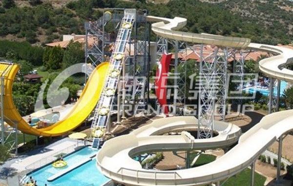 Popular Spiral Water Park Slide With Vertical Track , FRP Water Park Slides For Water Park