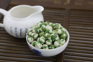 China Vegan Full Natural Coated Fried Green Peas Snack Crispy Garlic Flavor on sale 