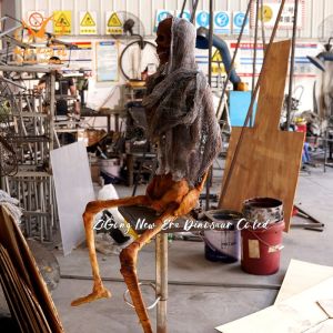 China ハロウィーンのお化け屋敷やテーマパーク用の超リアルなスケルトン小道具 wholesale