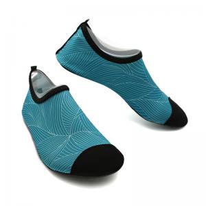 China Blue Mens Aqua Socks Water Shoes For Surfing With Heat Transfer Logo supplier