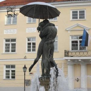 Life Size Umbrella Couple Kissing Statue Bronze Fountain Sculpture Outdoor Garden Copper Modern Art Square