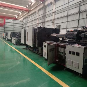 China 520 T Hybrid Servo Motor Injection Molding Machine Ultra High Rigidity Square Plate wholesale