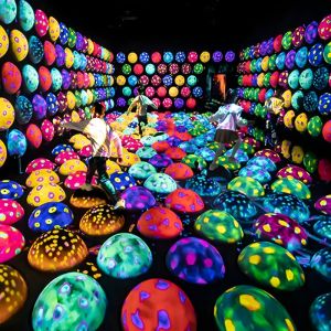 China 室内クールジャンプ スペース ボンシング スフィア フロア インタラクティブな投影 wholesale