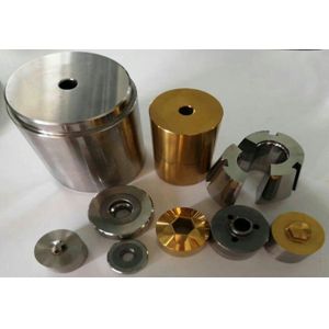 China Elevada precisão que cobre o CNC do perfurador que faz à máquina para as peças automotivos supplier