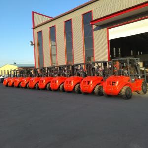 China 横転車とパネム/固形タイヤの付いた直立3トン4輪荒地フォークリフト wholesale