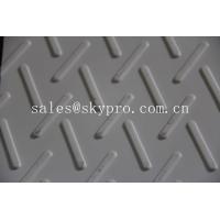 China Chevron pattern on top PVC PU conveyor belt for incline conveying on sale
