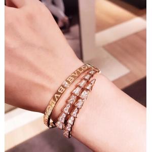 China Fashion 18K Gold Charm Bracelet Custom Made With Diamond And Gemstone supplier