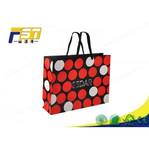 China SGS Customized Logo Recycled Paper Bag UV Coating Surface For Clothing Packaging supplier