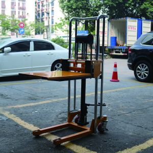 China Mini Manual Forklift Stacker With Platform 1.5 Meter Light Vehicle Structure wholesale