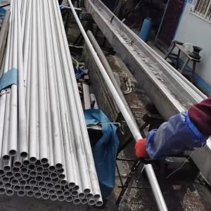 Hot Rolled Pickled 304L Stainless Steel Pipe Seamless Tube in 6m Length Laoding in Wooden Case