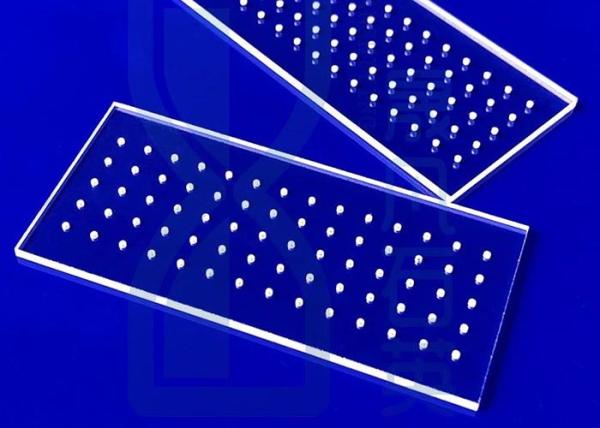モールス6.5透明な無水ケイ酸は穴が付いている石英ガラスWindowsを