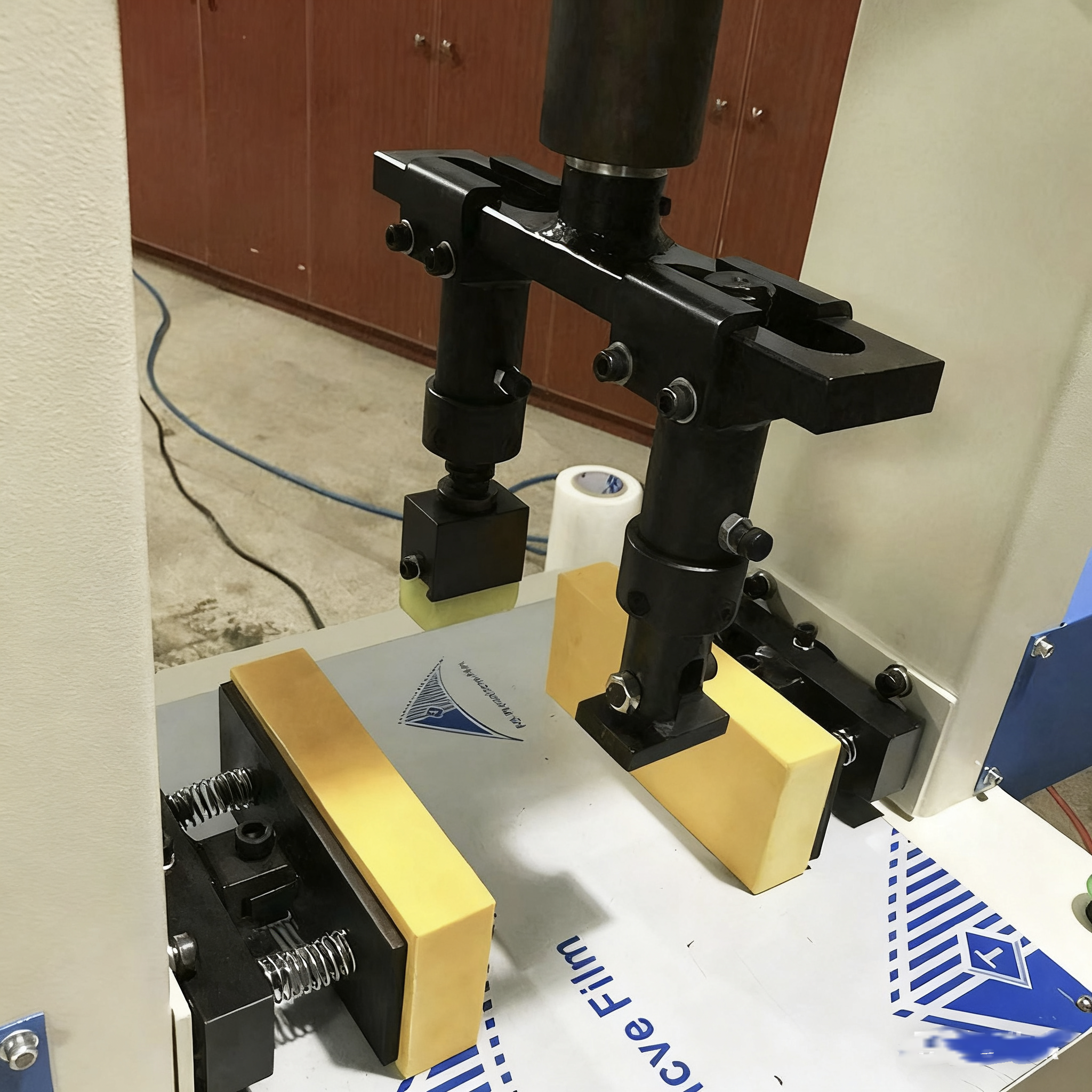 China 油圧式アッパー固定靴底ラミネートプレス機（スリッパ用） wholesale