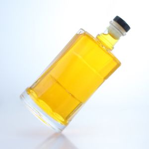 China Clear Glass Bottle with Cork for Whisky Vodka Tequila Gin Rum Made in Clear or Customized wholesale