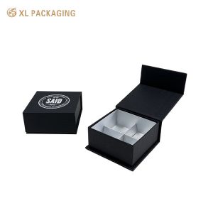 China Conjunto de 4 piezas Cajas de chocolate magnético negro Embalaje de regalo de papel de primera calidad con acentos de papel de oro Estructura rígida Revestimiento de terciopelo Ideal para chocolates gourmet Regalos de fiesta wholesale