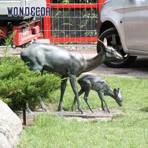 Life Size 155cm Custom Bronze Sculpture Mother And Baby Reindeer