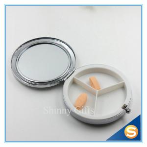 Le miroir cosmétique avec la pilule portative de fonction de boîte de pilule en métal de boîte multi de pilule enferme dans une boîte le rapport de GV couvrant d'un dôme le logo