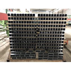 China 6061 Tailles Alliage anodisé rectangulaire extrudé Prix Tubes carrés Tubes métalliques Tubes en aluminium supplier