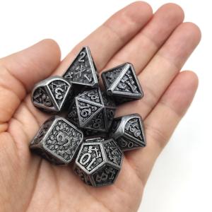 China Tabletop Games Antiwear Durable Liquid Filled Dice Set Glow In The Dark Dice supplier