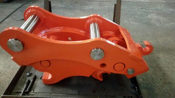 Wear Resistant Quick Hitches For Excavators DOOSAN VOLVO orange color