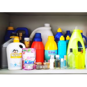 China Remplissage servo en mouvement de l'eau de la machine de remplissage de bouteilles de shampooing 4KW et machine de capsulage wholesale