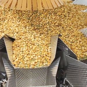 China Fully Automatic Small Cracker Multihead Weigher Back Seal Packing Machine for Cookies Buns VFFS Nitrogen Packaging Machine wholesale