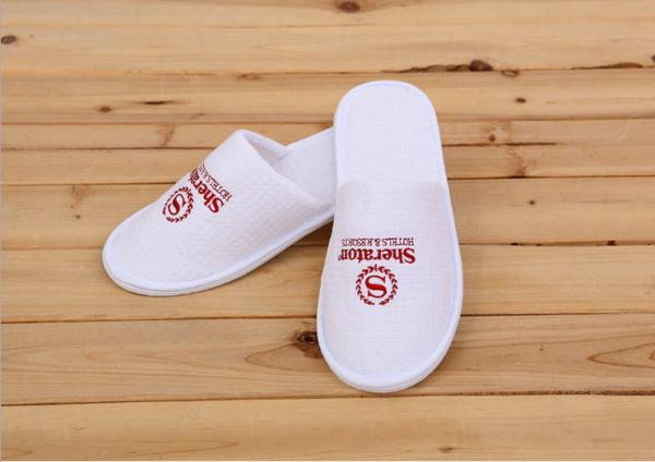 Logo Printed White Color Disposable Hotel Slippers For Womens / Mens / Kids