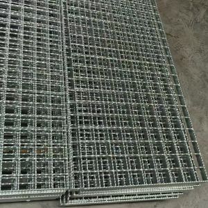 China 32*5 Commoned Serrated Tooth Steel Grating With Customizable Bearing Bar Spacing wholesale