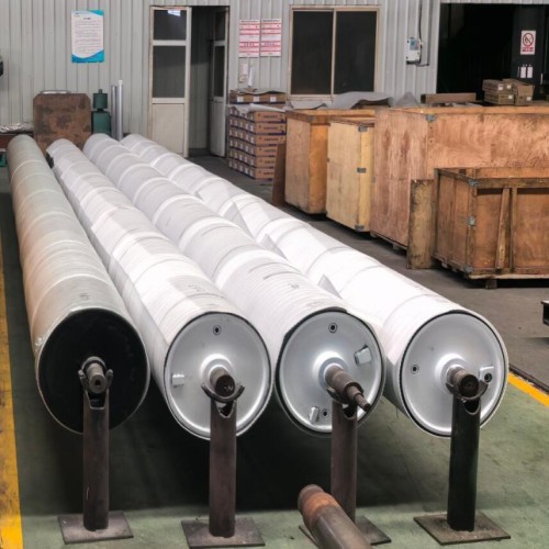 China 13000mm長、最大600m/分の速度に対応した二軸延伸プラスチックフィルム製造ライン用MDOラバーローラーおよびニップローラー wholesale