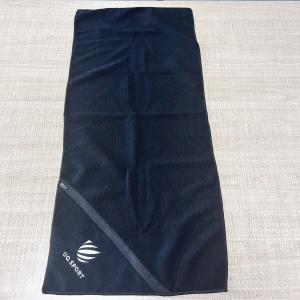 China high quality microfiber gym hand towel with pocket sport towel custom embroidered gym towel supplier