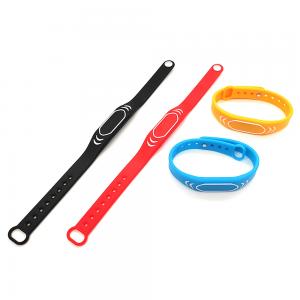 Customize NFC Silicone Wristband For Campuses / Amusement Parks