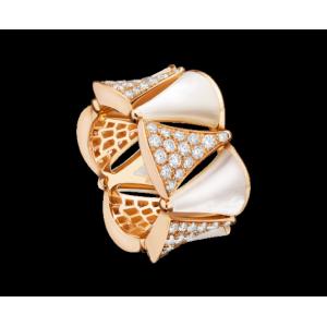 China  DIVAS’ DREAM ring in 18 kt pink gold with mother of pearl and pavé diamonds. Ref. AN856775 supplier