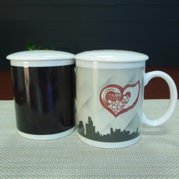 China Taza sensible al calor de encargo mágica del cambio único del color con la tapa supplier