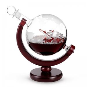 China Borosilicate Etched Glass Decanter , Globe Whiskey Decanter With Wine Glass Cup Gift Set supplier