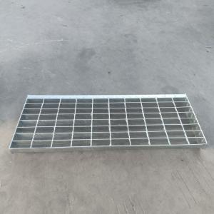 China Welded Type Metal Stair Tread Grating With Steel Checker Plate Residential Grating supplier