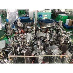 China Máquina de ensamblaje automático de bisturí desechable conectada con una máquina de envasado en una línea de alta capacidad supplier