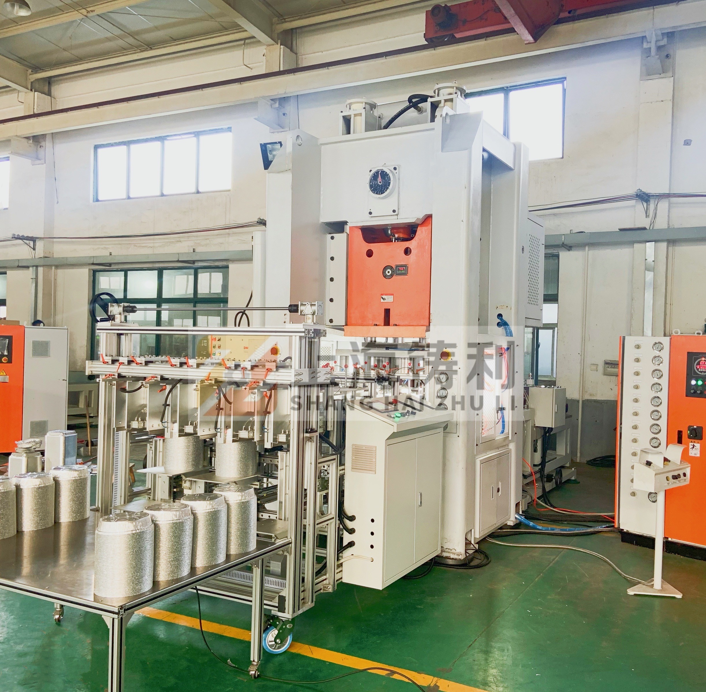 Envase completamente automático del papel de aluminio que hace fase 50HZ de la máquina 3 la máquina de fabricación neumática