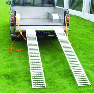 China Anti Skid ISO9001 Metal Trailer Ramps Steel Car Trailer Ramps For ATVs supplier