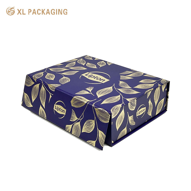 China Matt Lamination Impresión de ropa caja de papel caja plegable con cierre magnético wholesale