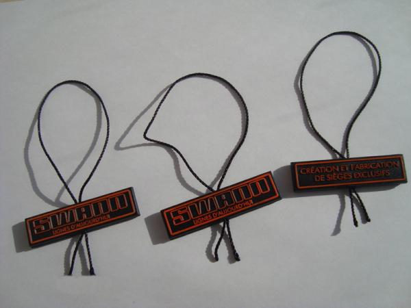 custom plastic hook hang tag plastic label tag garment seal tag with brand logo