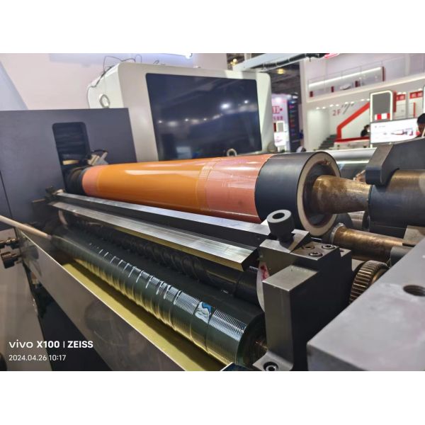 高速印刷のためのセルボ駆動システムを持つスリーブ型フレックス印刷機