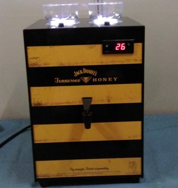 High Capacity Ice Cold Shot Dispenser , 2 Bottles Refrigerated Liquor Dispenser