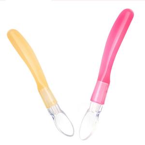 China Self Feeding Squeezy Silicone Food Feeder , 100 % Silicone Eating Spoon supplier