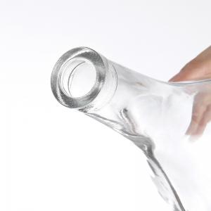 China Whiskey Bottle Cork 500ml 750ml 1000ml Made of Super Flint Glass for Customization supplier
