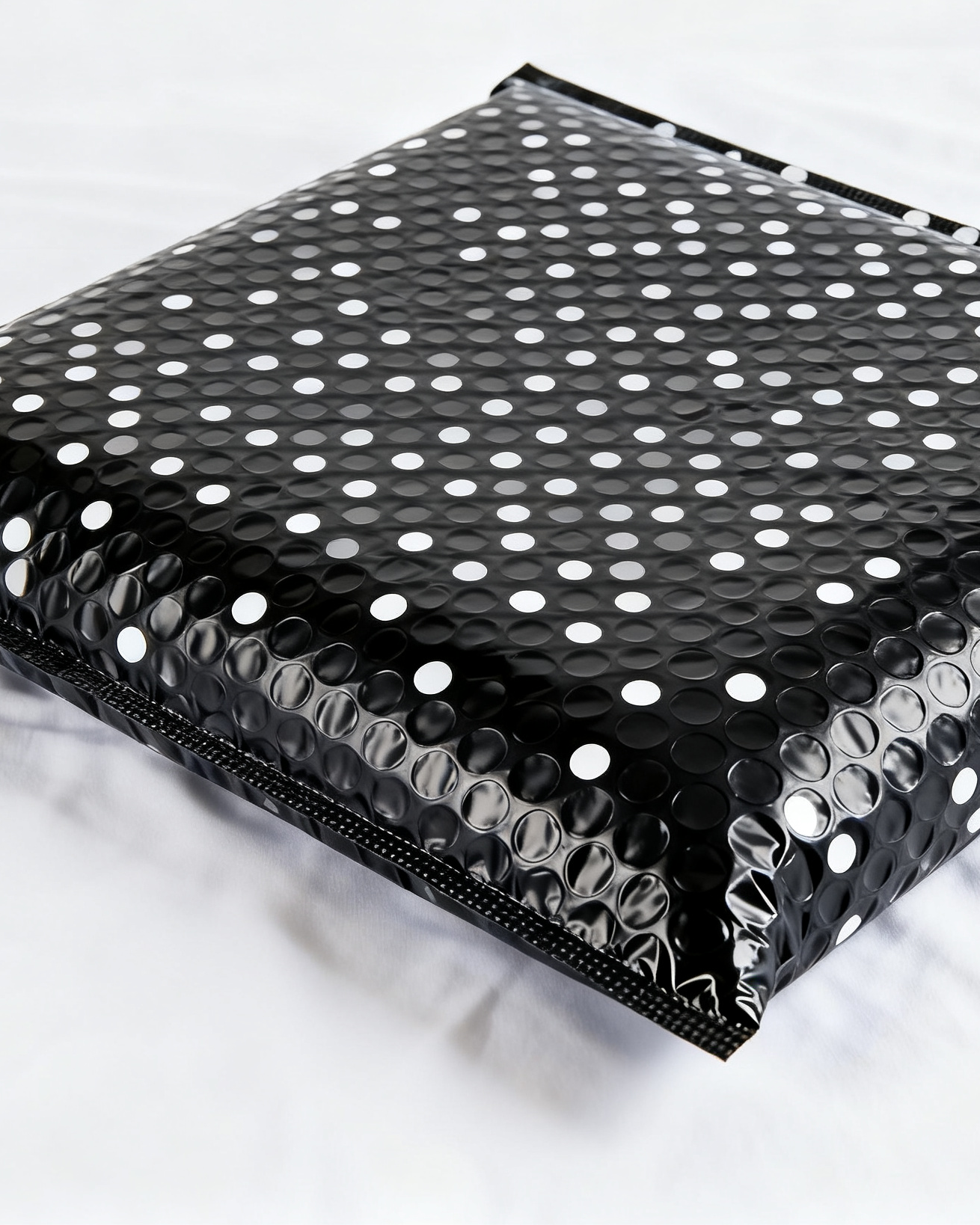 China Easy-tear Self-sealing Plastic Bubble Mailer with Puncture Resistance and Various Sizes Available wholesale